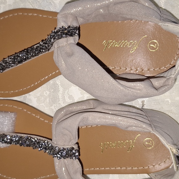 NIB Flourish Sandals Size 7 - Picture 11 of 11